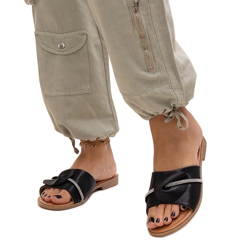 Hüte, verziert mit einem Riemen mit Amari-Zirkonen schwarz