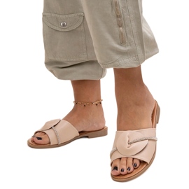 Hüte, verziert mit einem Riemen mit Amari-Zirkonen beige