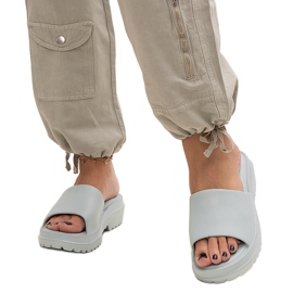 Mintfarbene Flip-Flops mit dicker Sohle von Soiza blau