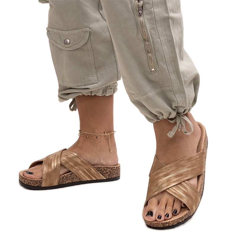 Hausschuhe mit glänzender Ribera-Korksohle braun