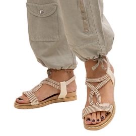Hellbeige Sandalen, verziert mit Detila-Zirkonen