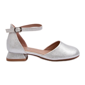 Glänzende silberne Nelly-Sandalen für Kinder mit niedrigem Absatz