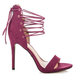 Ideal Shoes Gebundene Sandalen auf einem hohen Absatz lila