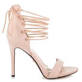 Ideal Shoes Gebundene Sandalen auf einem hohen Absatz braun