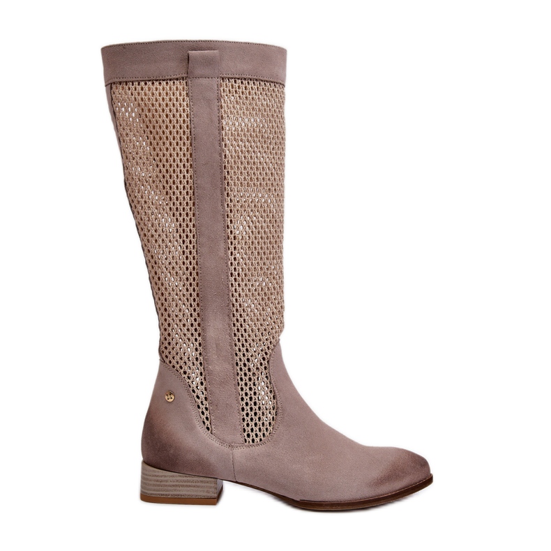 Durchbrochene Damenstiefel mit niedrigem Absatz aus natürlichem Wildleder Maciejka 06467-04 Beige