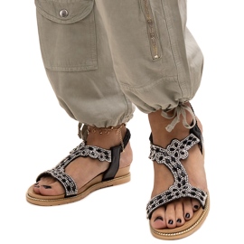 Shahidas glänzende schwarze Sandalen