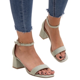 Hellgrüne Issa-Sandalen mit hohen Absätzen