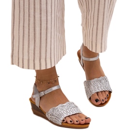 Maimoona bestickte niedrige Keilsandalen silber-
