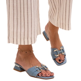 Flip-Flops mit niedrigem Absatz und dekorativer Luara-Schnalle blau