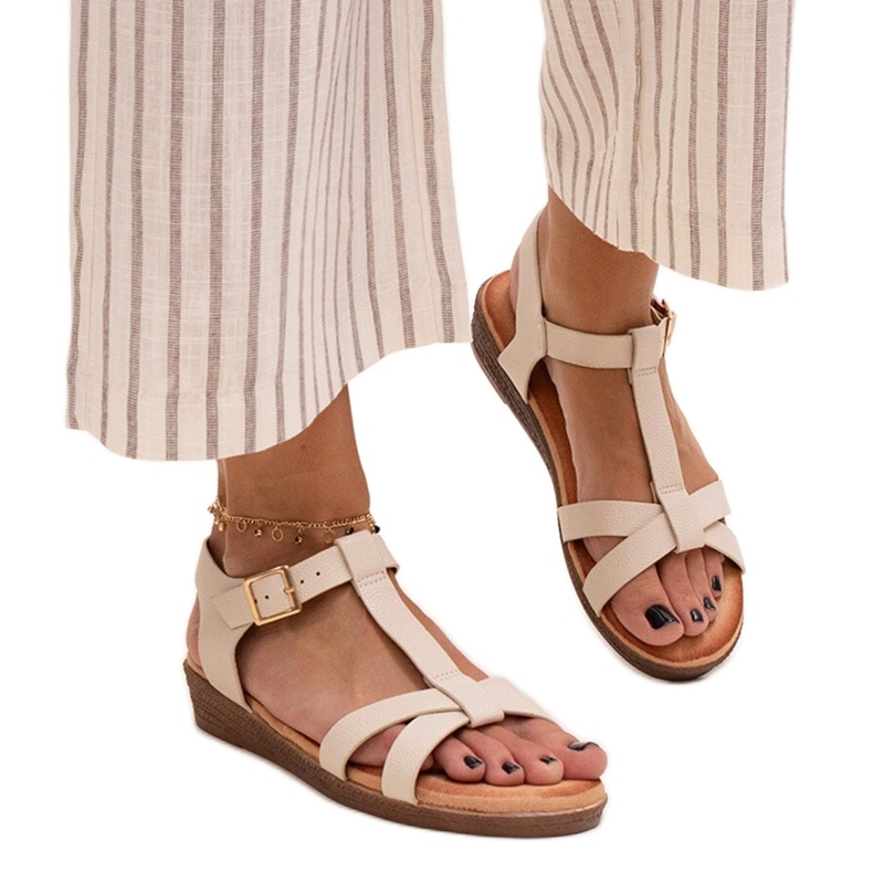 Beigefarbene Sherine-Sandalen mit niedrigem Keilabsatz