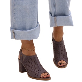 Evento Durchbrochene Sandaletten mit hohen Absätzen und Heilma-Innensohle aus Leder grau