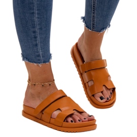 Braune Flip-Flops mit Klettverschluss von Kassis