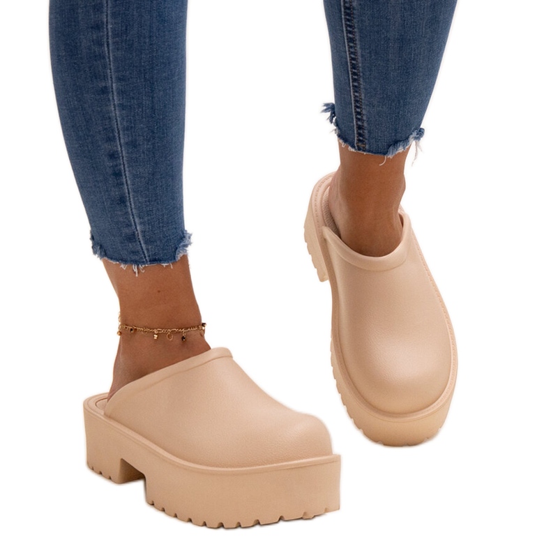 Beigefarbene Flip-Flops mit massiver Huss-Sohle