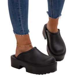 Schwarze Flip-Flops mit massiver Huss-Sohle