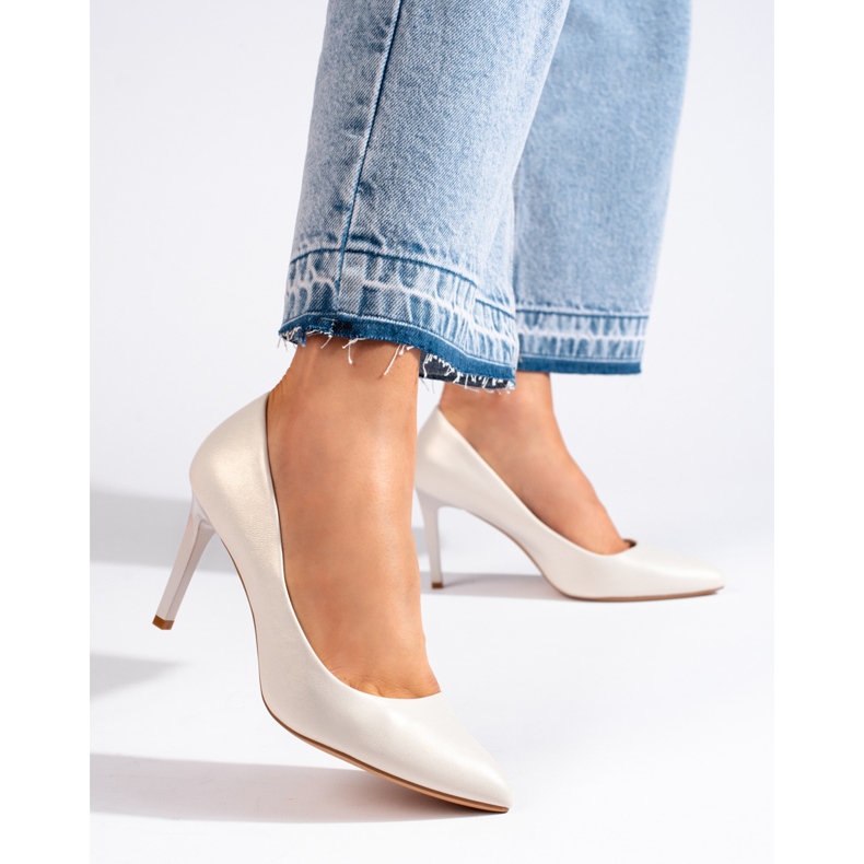 Klassische weiße Damenpumps von Sergio Leone