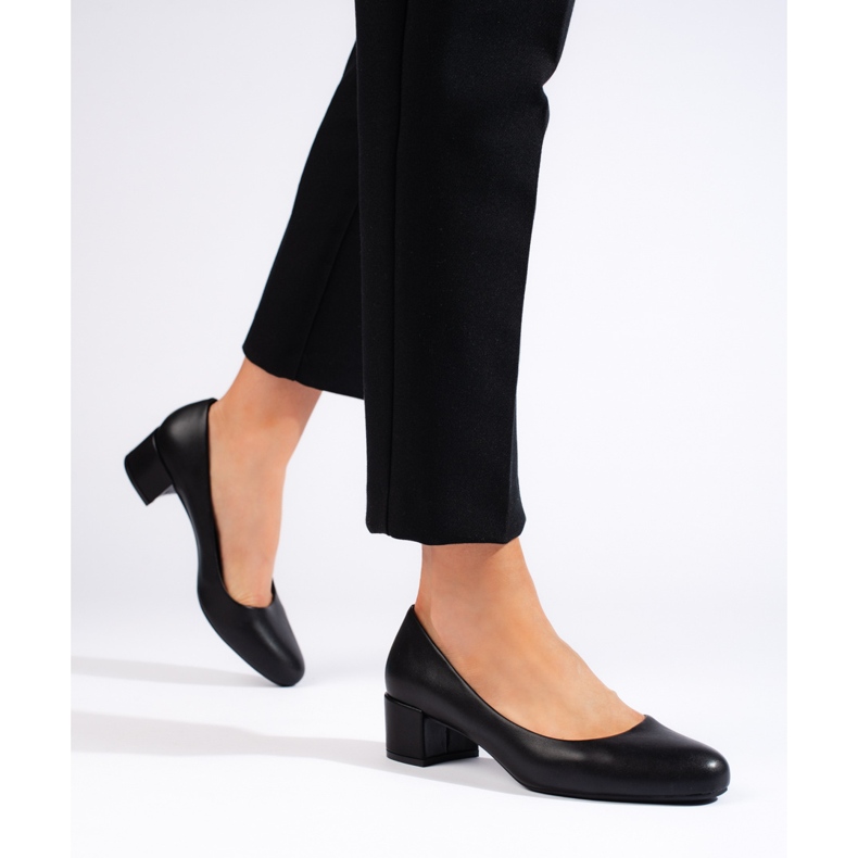Elegante schwarze Pumps mit niedrigem Absatz von Sergio Leone