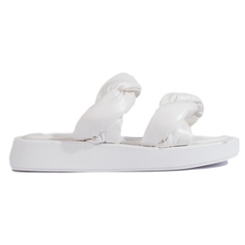 Weiße Flip-Flops mit dicker Sohle