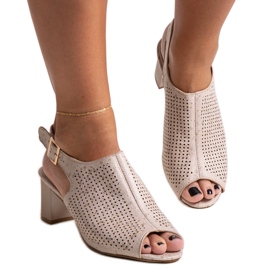 Durchbrochene Sandaletten mit hohen Absätzen und Lederdecksohle von Mawiya beige