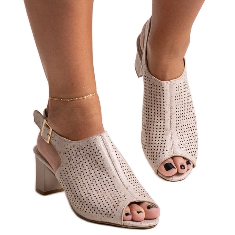 Durchbrochene Sandaletten mit hohen Absätzen und Lederdecksohle von Mawiya beige