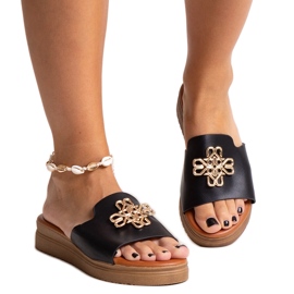 Schwarze Plateau-Slides mit Nibal-Schnalle