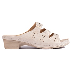 Durchbrochene beige Keilpantoletten