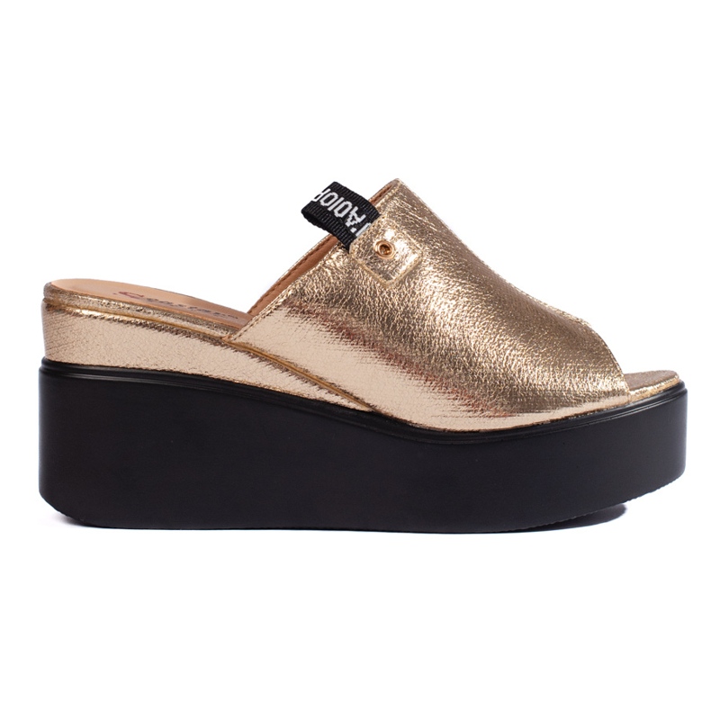 Goldene Keilsandaletten