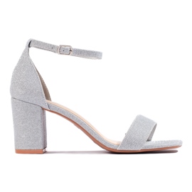 Silberne Brokat-Damensandalen mit hohen Absätzen