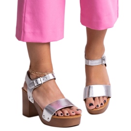 Silberne massive Adilar-Sandalen mit hohen Absätzen silber-