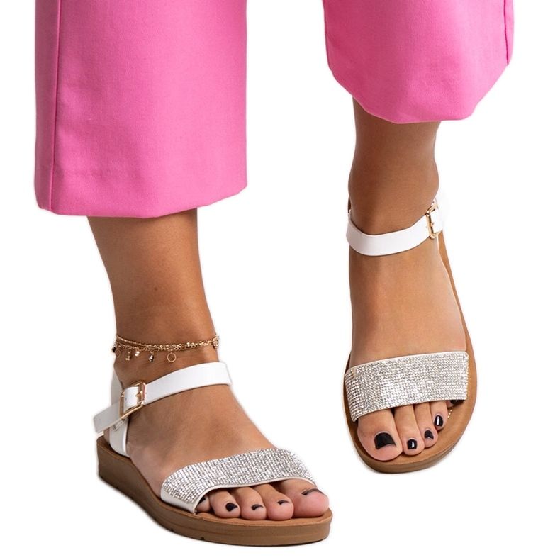 Weiße Sandalen mit Estellaria-Zirkonia