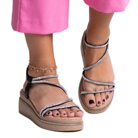 Glänzende Sandalen mit niedrigem Keilabsatz und Zirkonen von Hanifa schwarz