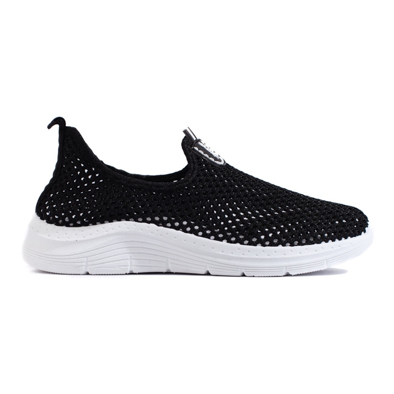 Durchbrochene schwarze Sportschuhe zum Hineinschlüpfen