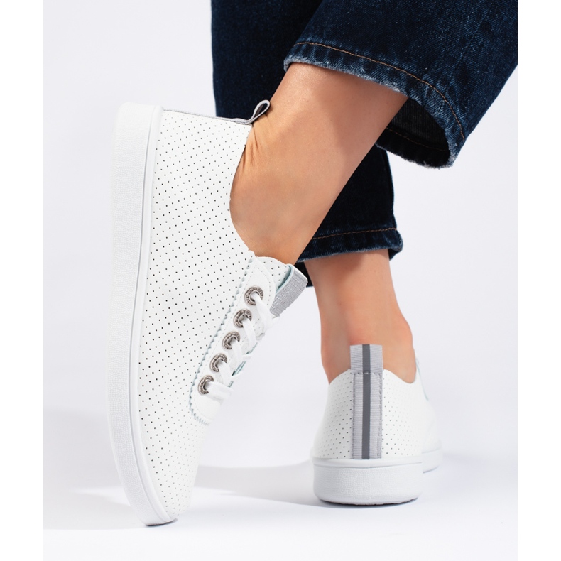 Durchbrochene weiße Turnschuhe für Damen