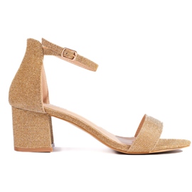 Goldene Sandaletten mit Glitzer