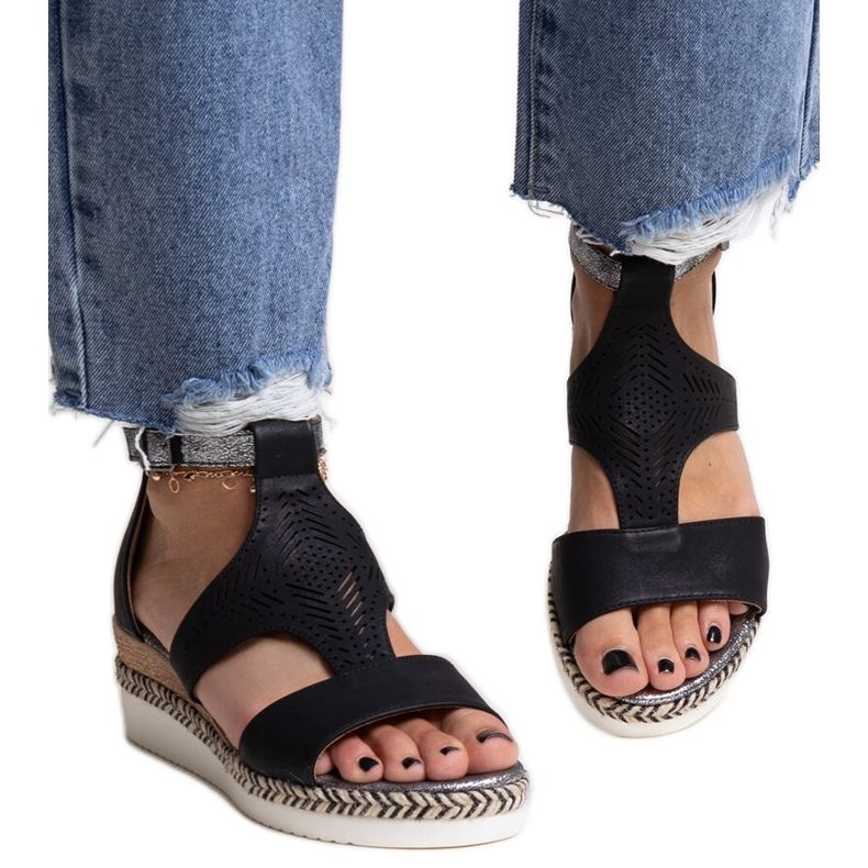 Schwarze Tiuma-Sandalen mit niedrigem Keilabsatz