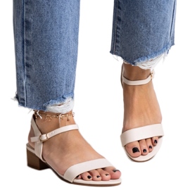 Beigefarbene Basina-Sandalen mit niedrigem Absatz
