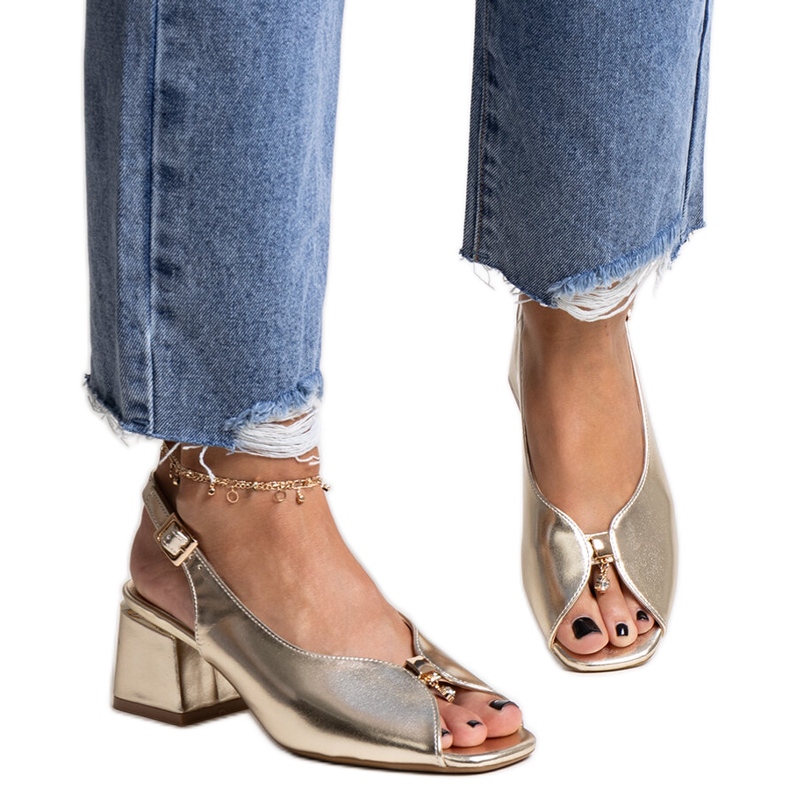 Goldene Ayat-Blocksandalen