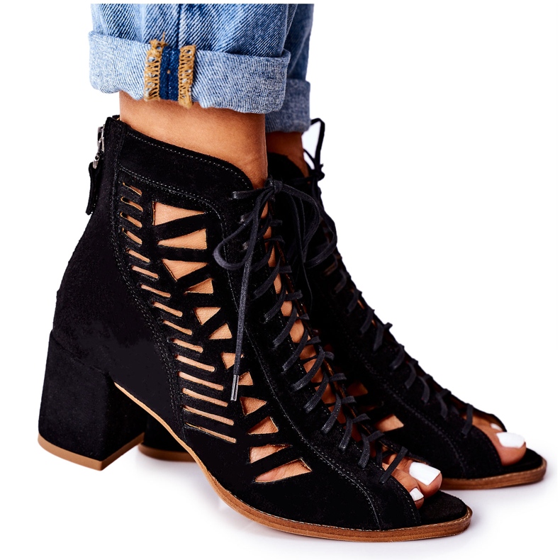 Durchbrochene Wildlederstiefel Maciejka 04040-01 Schwarz