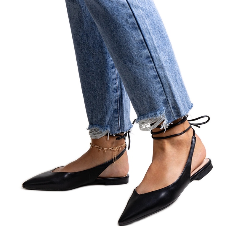 Schwarze Ballerinas mit Schnürung aus Batra-Öko-Leder