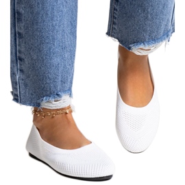 Weiße Ballerinas aus Stoff von Yafia