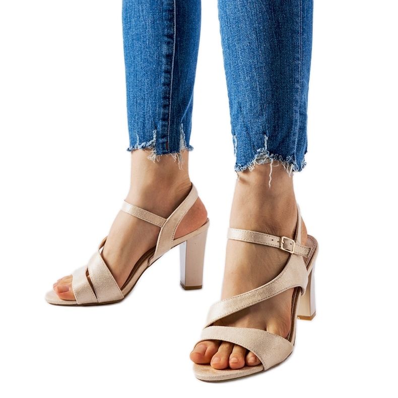 Beigefarbene High-Heel-Sandalen von Murdock