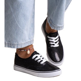 Schwarze, glänzende Turnschuhe von Merri