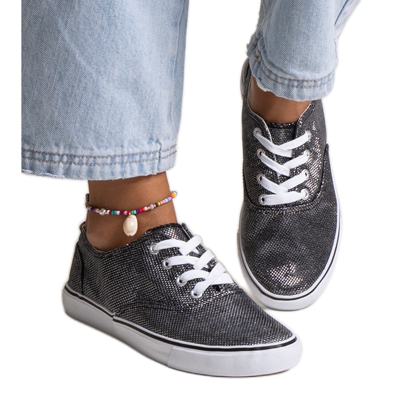 Schwarze, glänzende Caroline-Sneaker