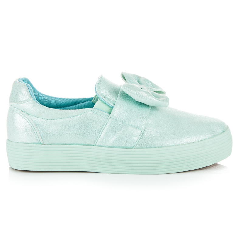 Slipons auf der Plattform mit einem Bogen grün