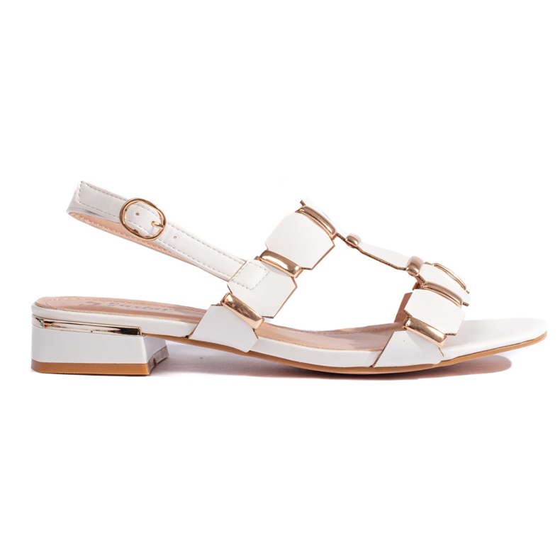 Stilvolle weiße flache Sandalen