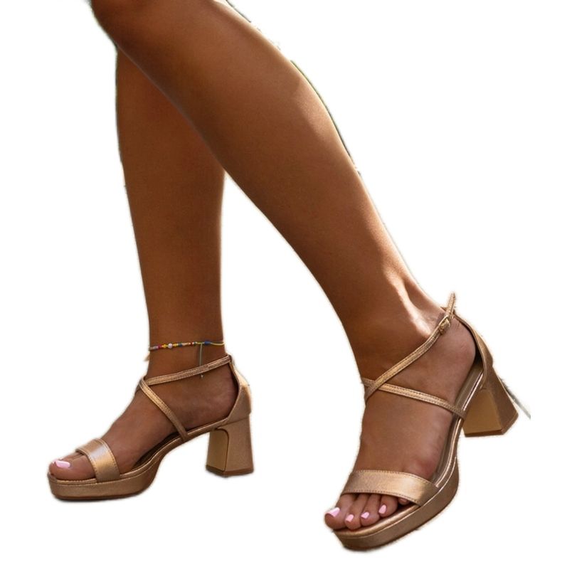 Rosa Sandaletten mit hohen Absätzen von Husne golden