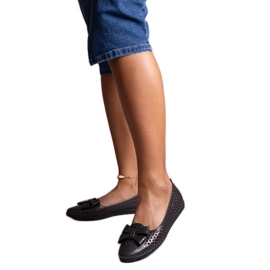 Schwarze, glänzende Binney-Ballerinas