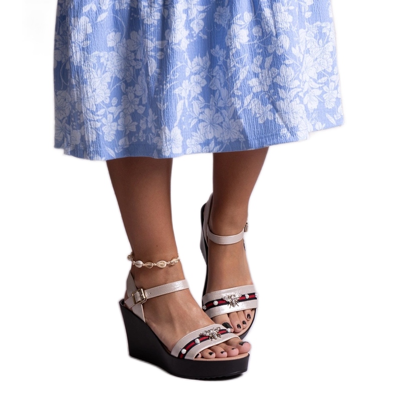 Goldene Farah-Keilsandalen