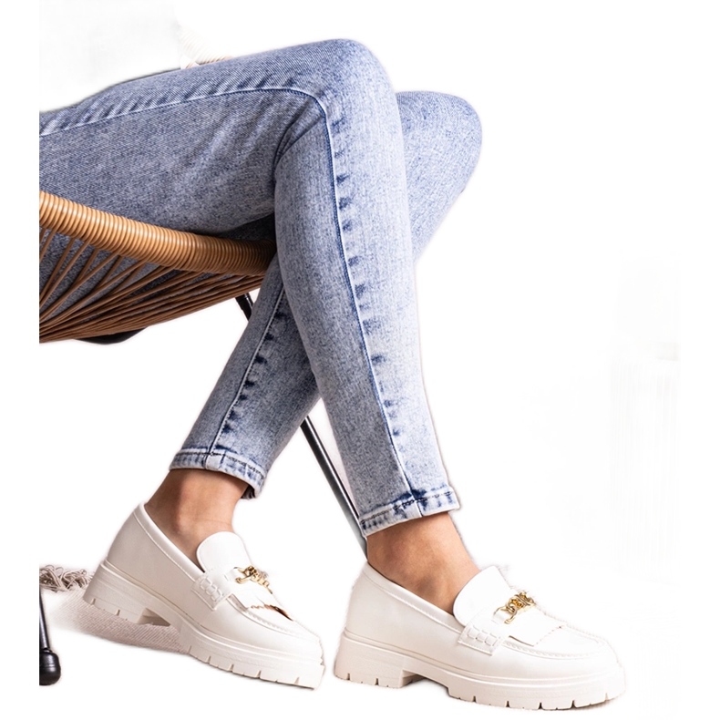 Bez marki Weiße Schuhe mit goldener Schnalle von Anielania