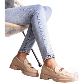 Beigefarbene Schuhe mit goldener Schnalle von Anielania