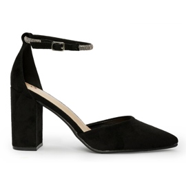 Schwarze Wildlederpumps mit hohen Absätzen